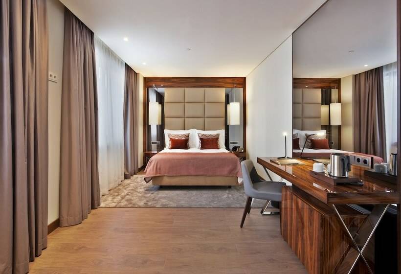 Camera Superiore, Turim Marques