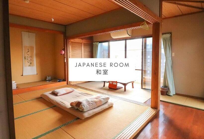 חדר סטנדרטי לארבעה עם חדר אמבטיה משותף, All Friends Guest House