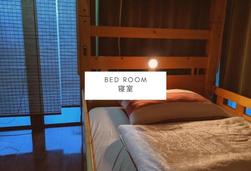 הכלכלה חדר לארבעה עם מקלחת משותפת, All Friends Guest House