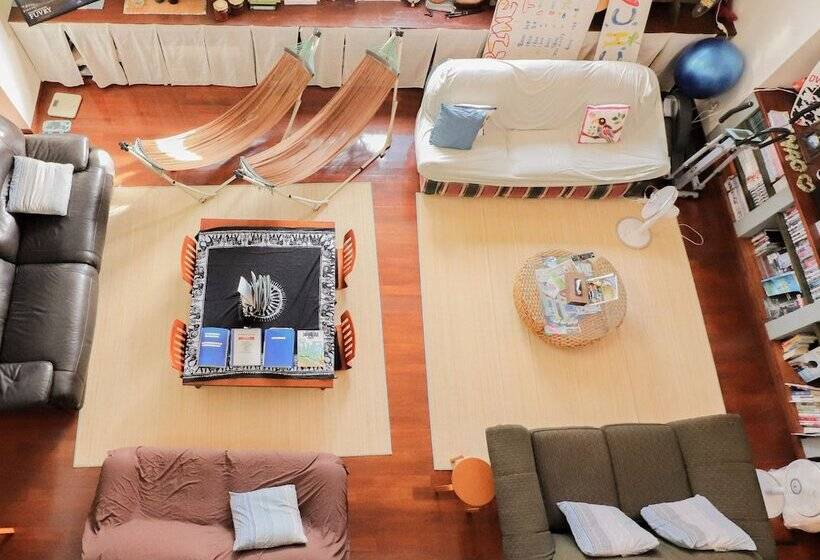 הכלכלה חדר לארבעה עם מקלחת משותפת, All Friends Guest House