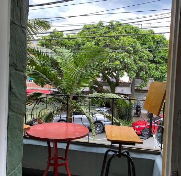 标准间带阳台, Casa Estacion Hostel