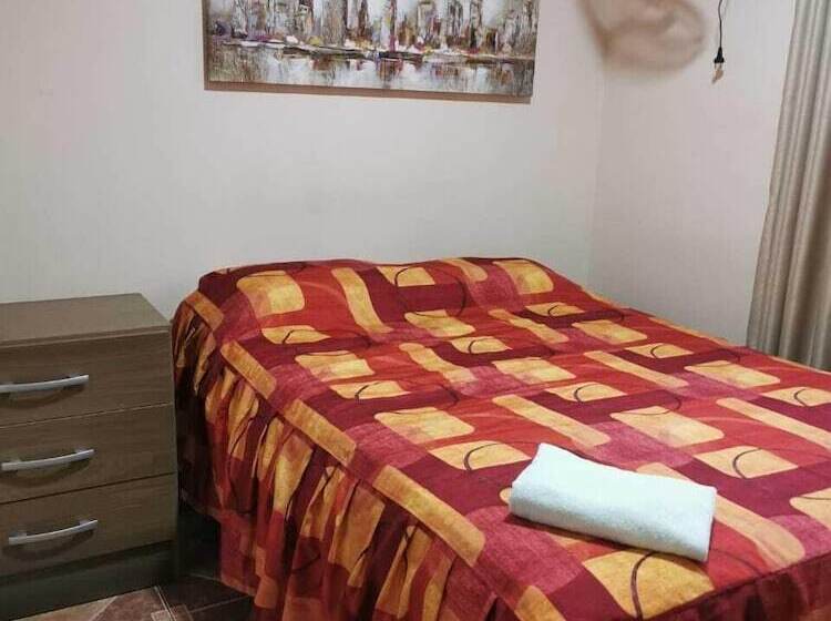 اتاق استاندارد یک نفره, San Isidro