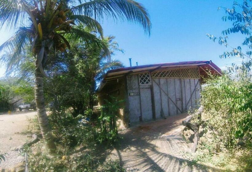 بانگلوی استاندارد, Grillo Tres Puntas Eco Hostel