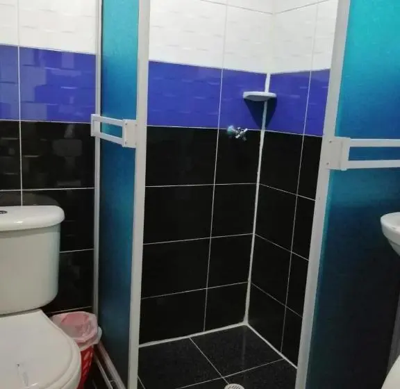Economy Triple Room, Azulejo Del Llano