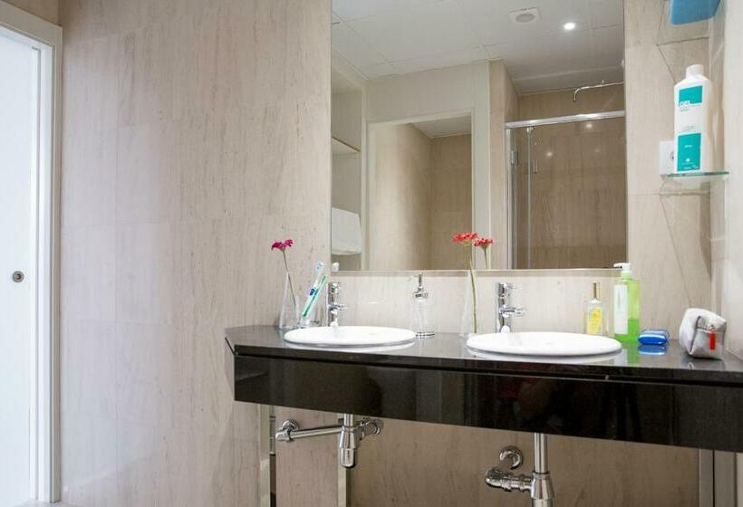 اتاق استاندارد, Funway Academic Resort