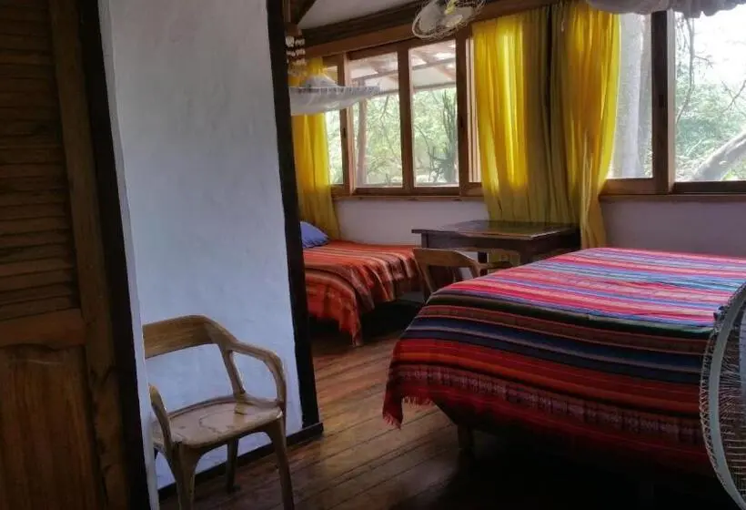 Economy Triple Room, Hostería Mandála