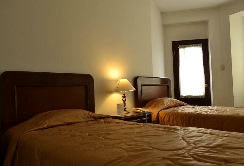 غرفة قياسية, Incasol, Feliz Año 2025 Que Las Estrellas Iluminen Cada Uno De Tus Viajes Este Año