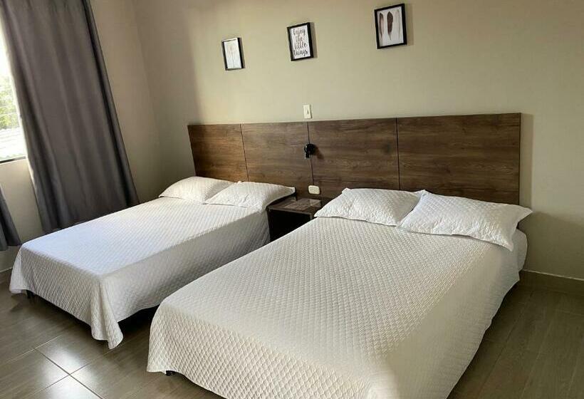 Четырехместный Номер Superior, Melgar Plaza