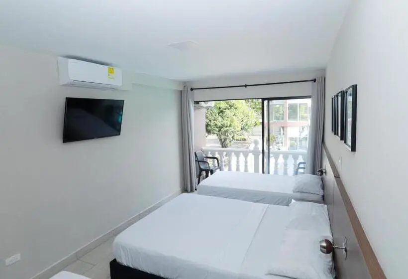 Premium Neljän Hengen Huone, Melgar Plaza