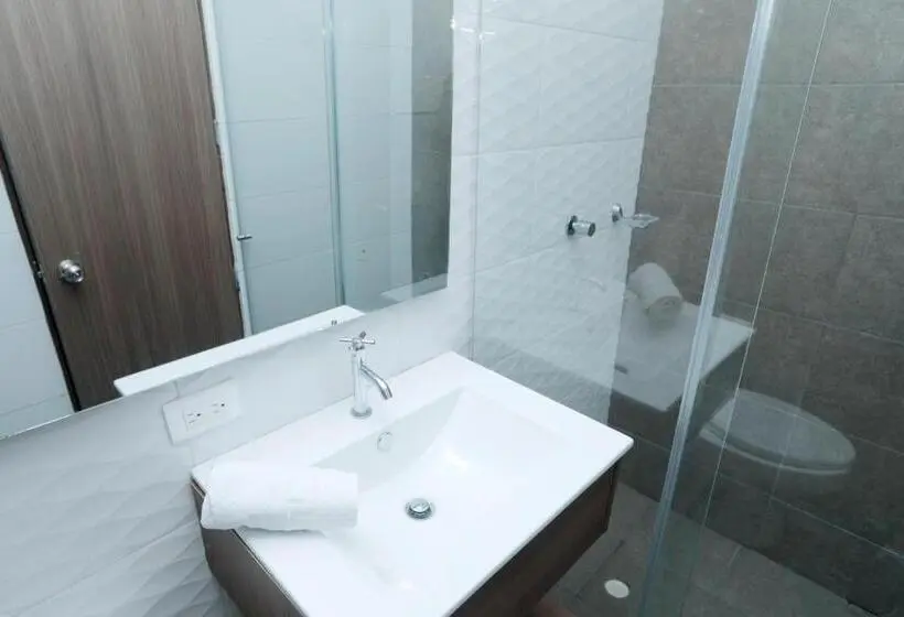 Premium Neljän Hengen Huone, Melgar Plaza