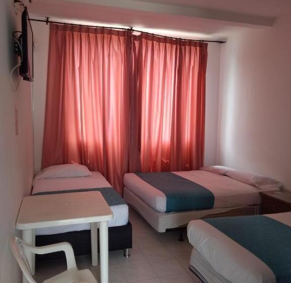 Четырехместный Номер Superior, Melgar Plaza