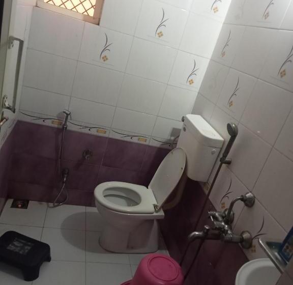 Quarto Triplo Estandar, Ujjain Hotel Shree Radhe Krishna Please