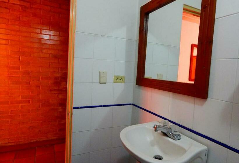 اتاق ساده سه‌ نفره, Castillo Real