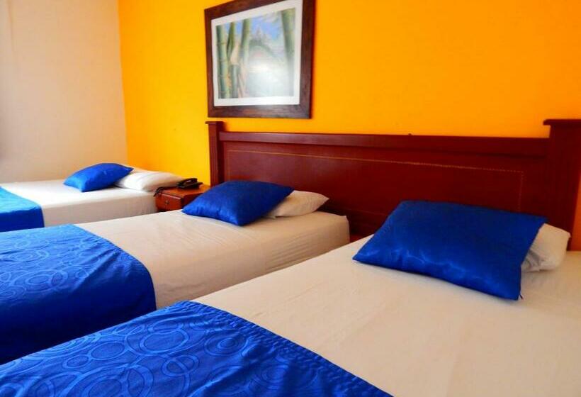 اتاق ساده سه‌ نفره, Castillo Real