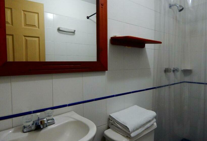 اتاق استاندارد چهار تخته, Castillo Real