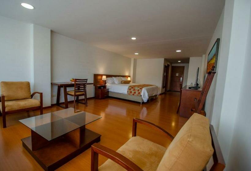 高级大房间, Cuellars