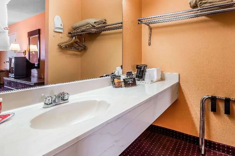 キングサイズベッドのスタンダードルーム, Econo Lodge