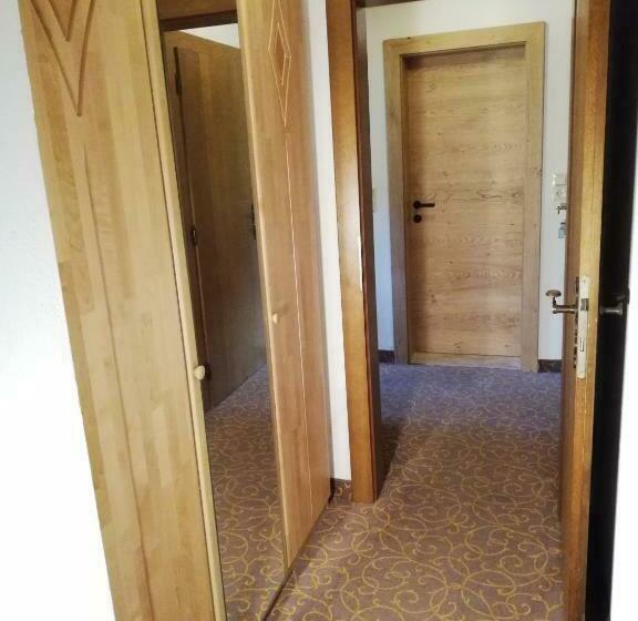 带1个卧室的带阳台的公寓, Gästehaus Midi