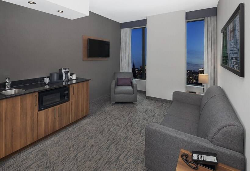 سوییت, Holiday Inn Hotel & Suites Montreal Centre Ville Ouest, An Ihg