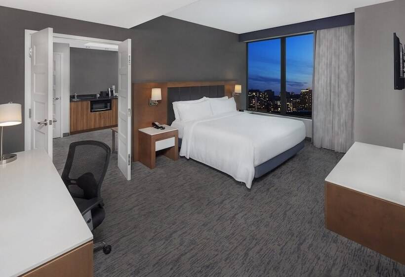 سوییت, Holiday Inn Hotel & Suites Montreal Centre Ville Ouest, An Ihg