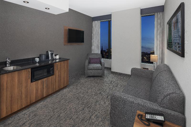 سوئیت با تخت بزرگ, Holiday Inn Hotel & Suites Montreal Centre Ville Ouest, An Ihg