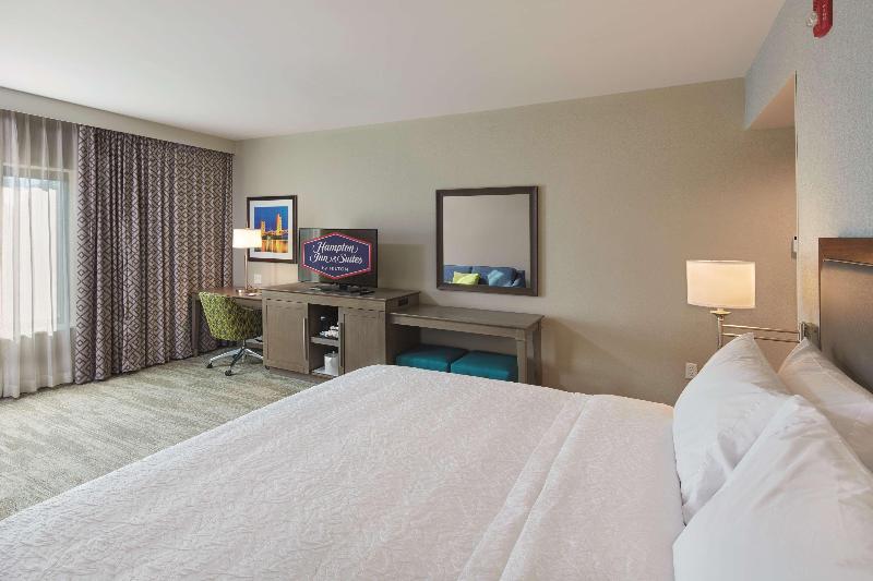 اتاق استاندارد با تخت بزرگ, Holiday Inn Hotel & Suites Montreal Centre Ville Ouest, An Ihg