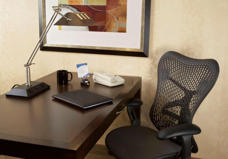 اتاق استاندارد با تخت بزرگ, Holiday Inn Hotel & Suites Montreal Centre Ville Ouest, An Ihg