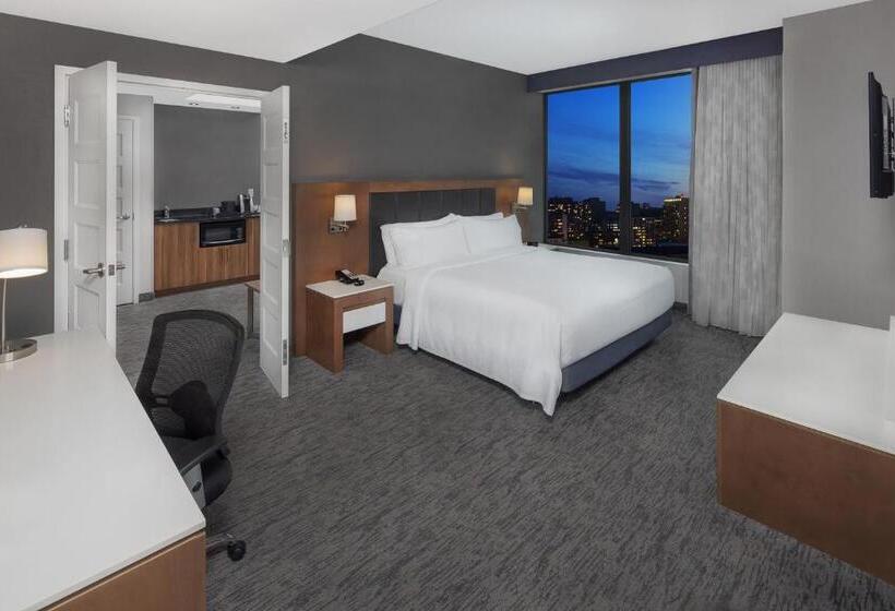 سوییت, Holiday Inn Hotel & Suites Montreal Centre Ville Ouest, An Ihg