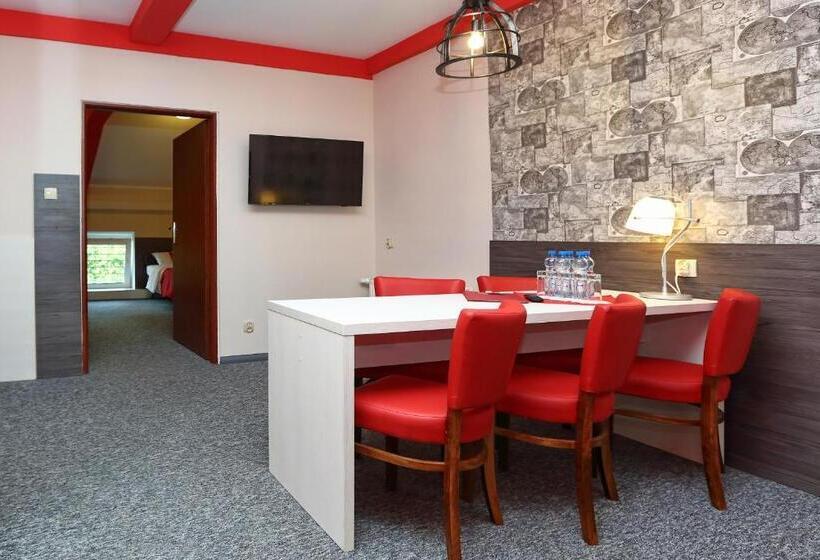 اتاق خانوادگی, Przystanek Torun