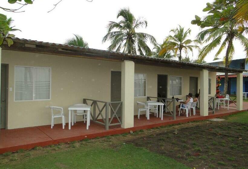 带花园景观的标准三人间, Nitana