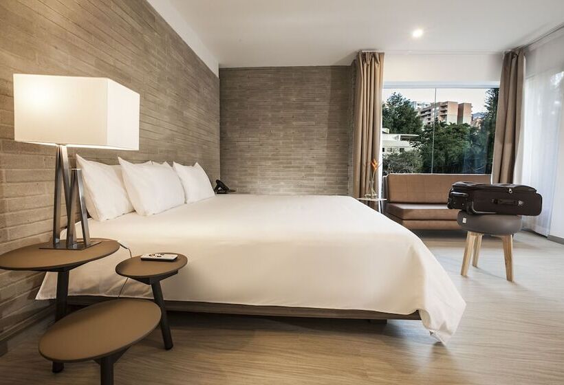 Estudio Familiar, Viaggio Medellin Grand Select