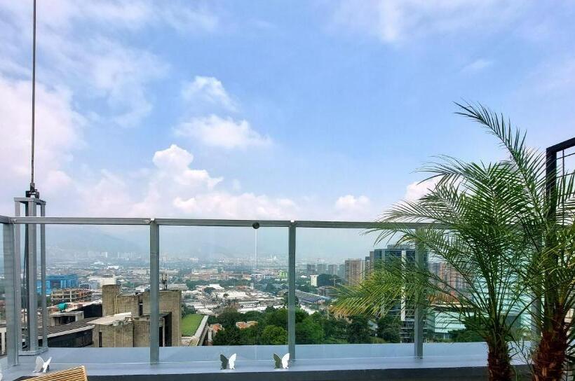 جناح مزوَّد بشرفة, Viaggio Medellin Grand Select