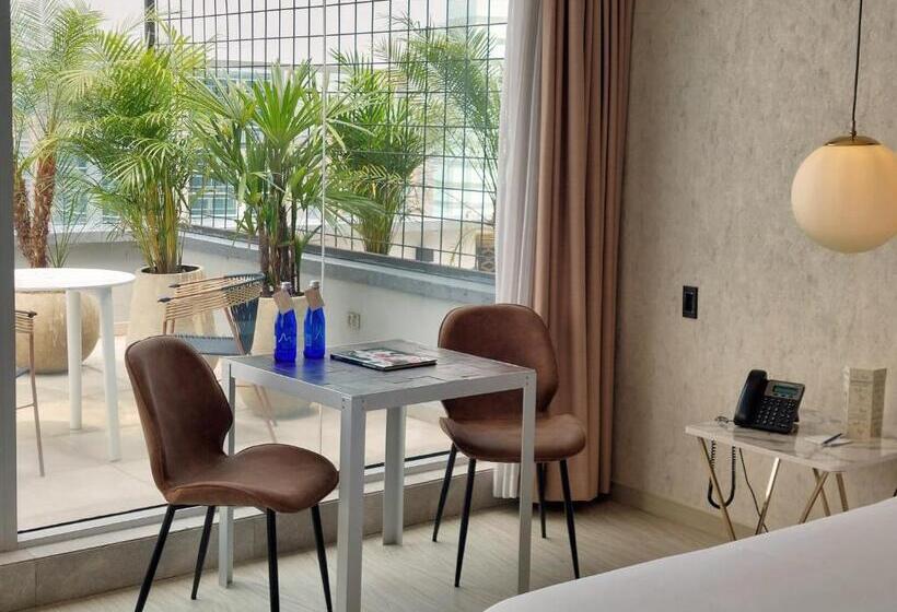 جناح مزوَّد بشرفة, Viaggio Medellin Grand Select