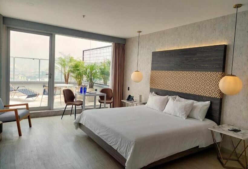 جناح مزوَّد بشرفة, Viaggio Medellin Grand Select