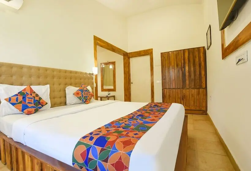 デラックスルーム, Fabhotel Grand Royal Palms