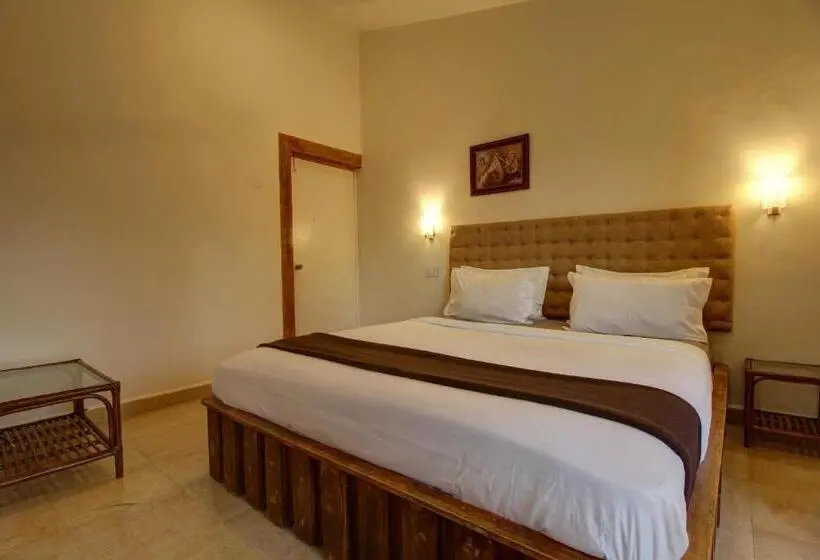 キングサイズベッドのスタンダードルーム, Fabhotel Grand Royal Palms