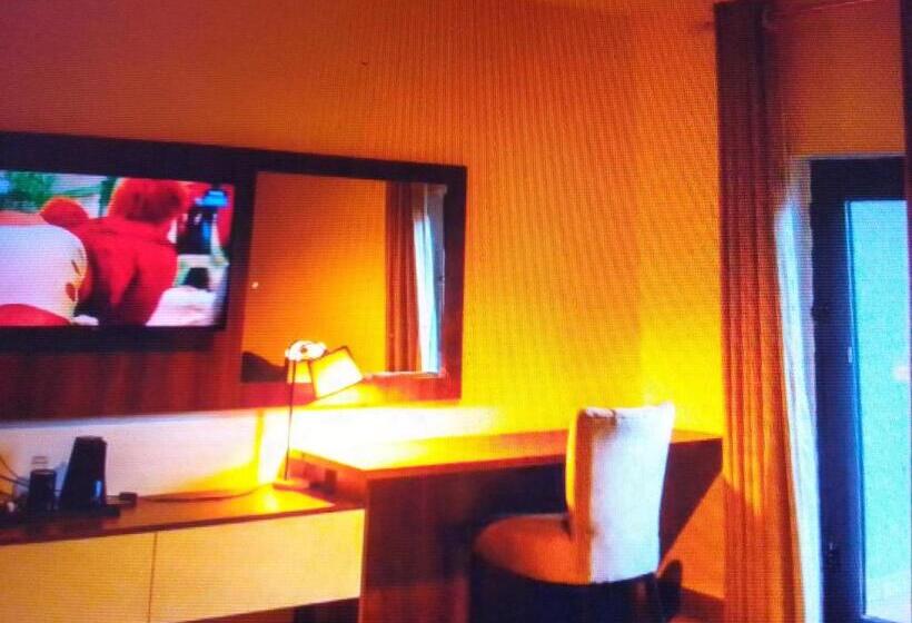 اتاق لوکس, Mt Deluxe Hotel Asaba