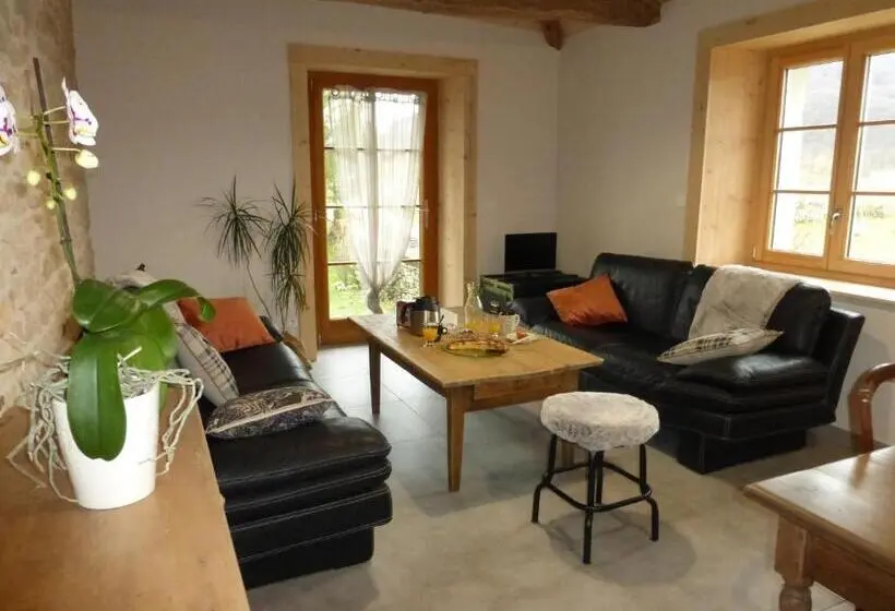 庭の見える1ベッドルームアパートメント, Chambres D'hôtes Béred Vuillemin