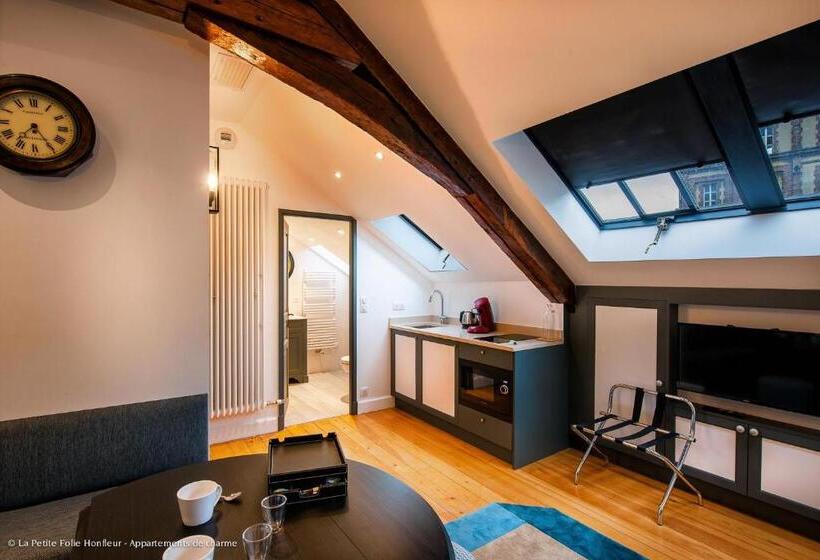 Студия Superior, La Petite Folie