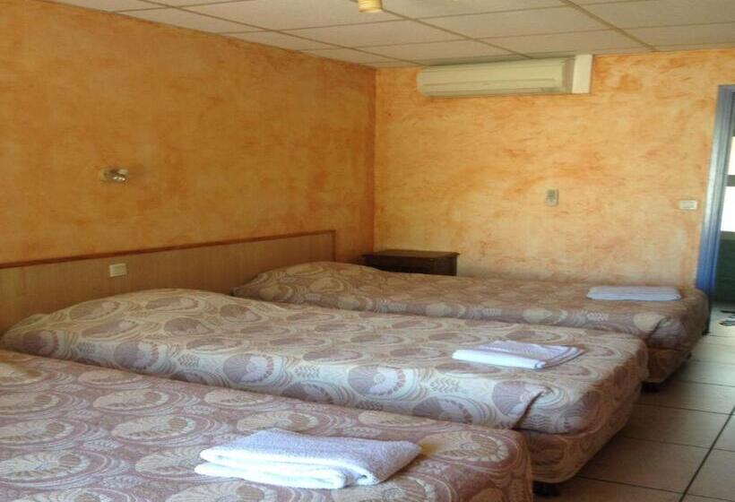 标准三人间, Hostellerie Du Loup