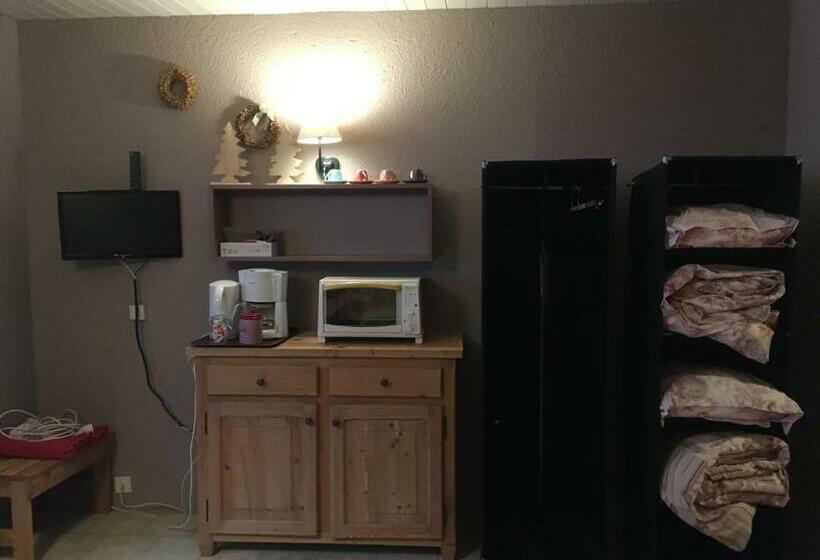 דירת חדר, Hôtel Et Appart'hôtel Restaurant L'adray