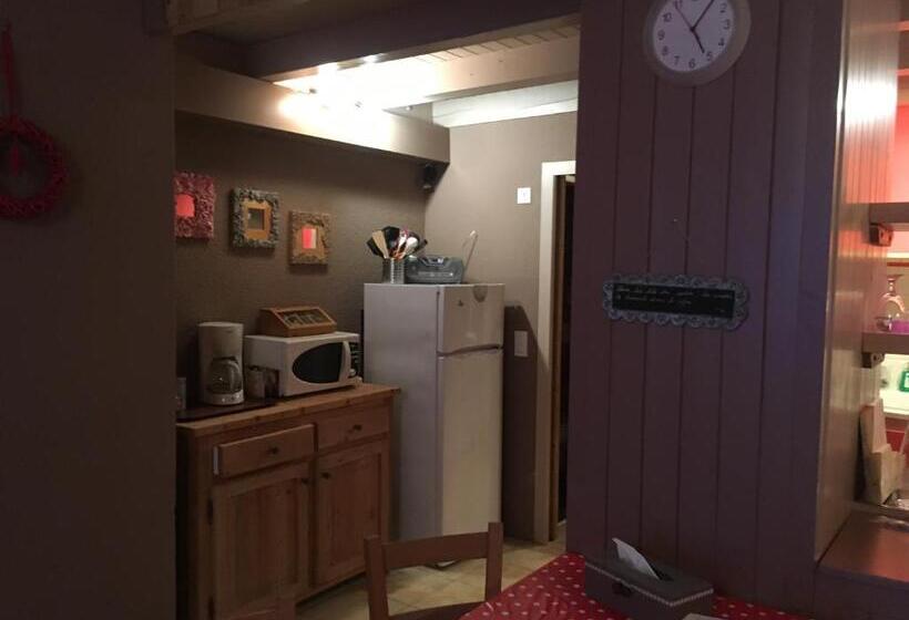 דירת חדר, Hôtel Et Appart'hôtel Restaurant L'adray