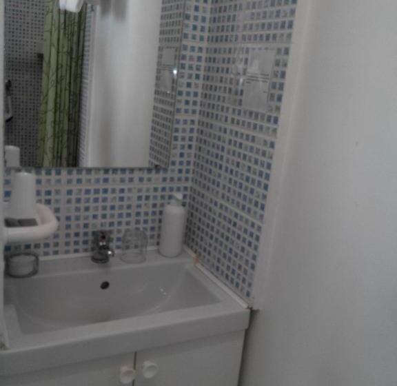 Номер Стандарт, Hôtel Lamartine  Parking Dauphine