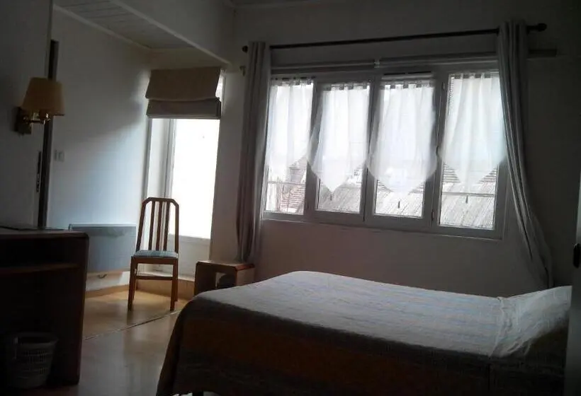 Standard Kolmen Hengen Huone, Hôtel Lamartine  Parking Dauphine