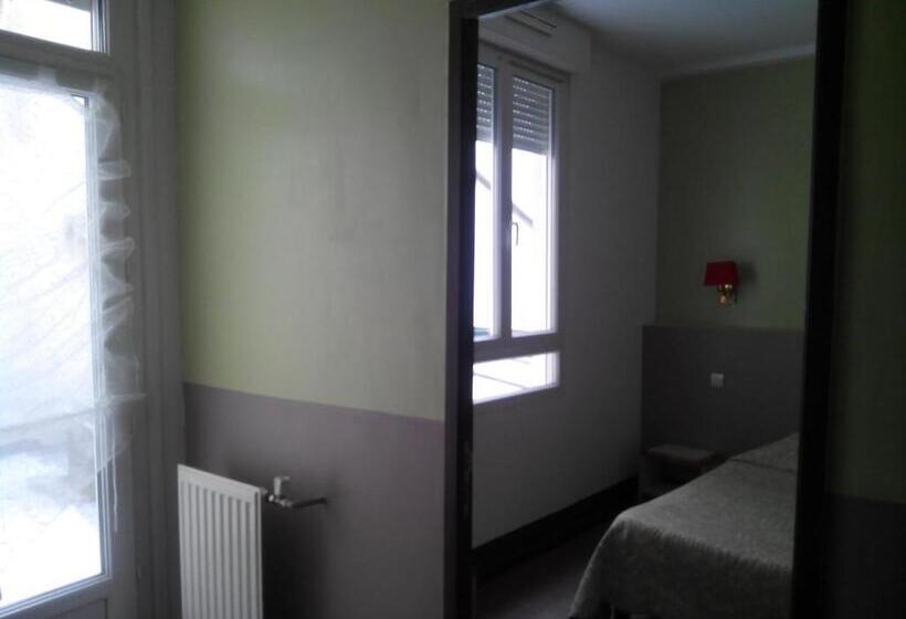 Номер Стандарт Трехместный, Hôtel Lamartine  Parking Dauphine