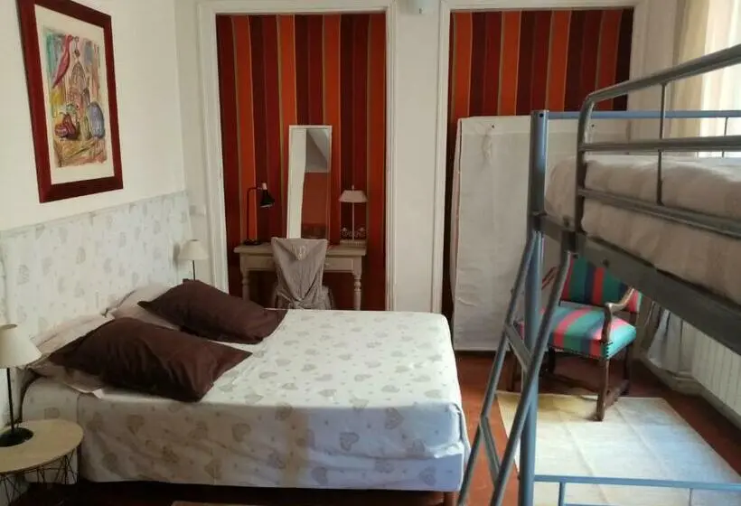 Perhehuone, La Maison Bleue De Sigean