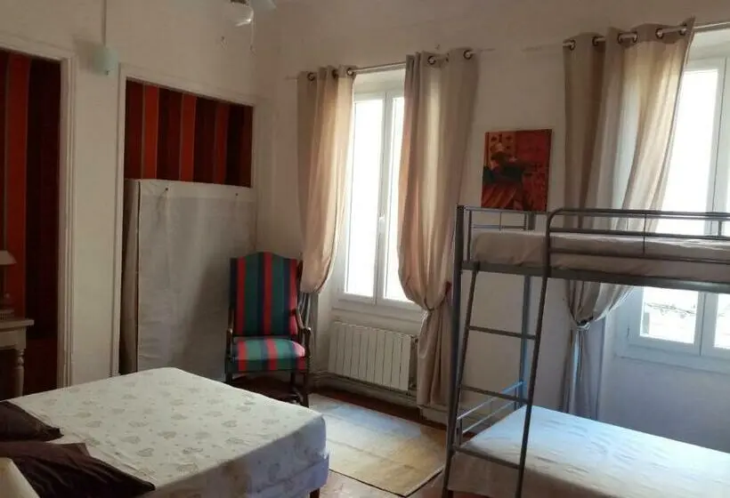Perhehuone, La Maison Bleue De Sigean