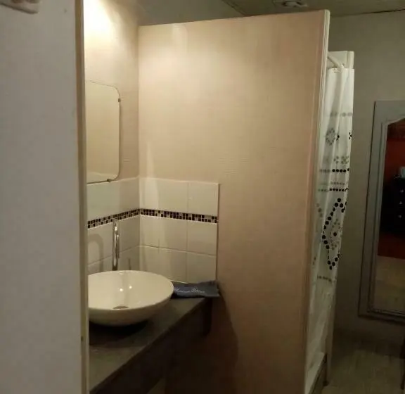 Perhehuone, La Maison Bleue De Sigean