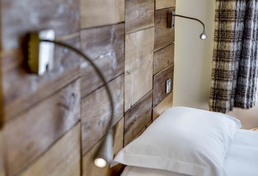 اتاق استاندارد سه نفره, Chalet Hotel Du Fornet