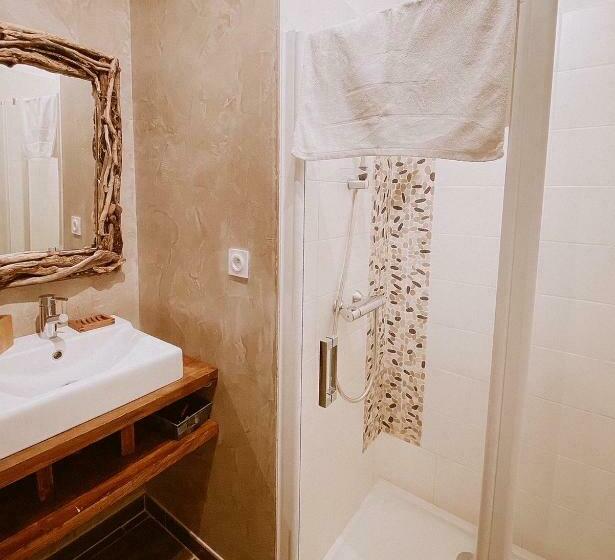 标准三人间, Auberge De La Foret Bonifatu